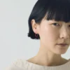 Helena Rohner Małe kolczyki w kształcie kółek z szklanymi koralikami Miyuki