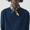 Jedwabna bandana z abstrakcyjnym motywem martwej natury Jedwabna bandana z abstrakcyjnym motywem martwej natury