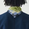 Jedwabna bandana z abstrakcyjnym motywem martwej natury Jedwabna bandana z abstrakcyjnym motywem martwej natury