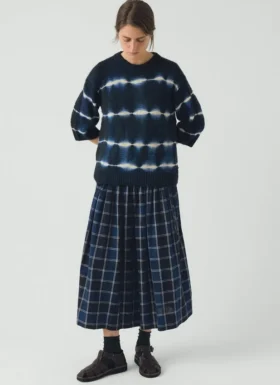 Ręcznie pleciona dzianinowa bluzka w stylu shibori