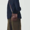 Skórzana torba z półokrągłą klapką Kate Sheridan Skórzana torba z półokrągłą klapką Kate Sheridan
