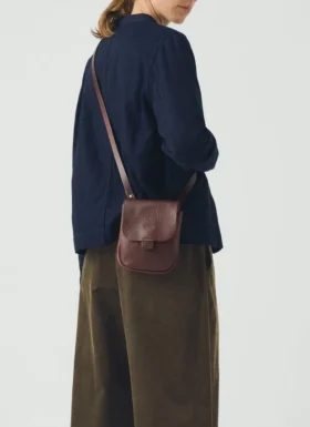 Skórzana torba z półokrągłą klapką Kate Sheridan