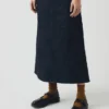 Spódnica z organicznego denimu w kolorze indygo z naszytymi kieszeniami Spódnica z organicznego denimu w kolorze indygo z naszytymi kieszeniami