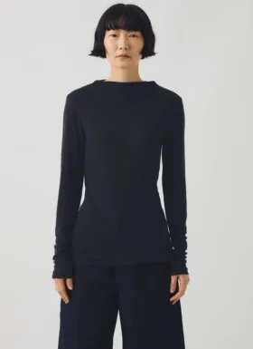 T-shirt z wełny i lyocellu z wysokim kołnierzem Aster